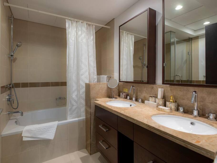First Class 2Br With Full Burj Khalifa And Fountain View Dubai Eksteriør bilde