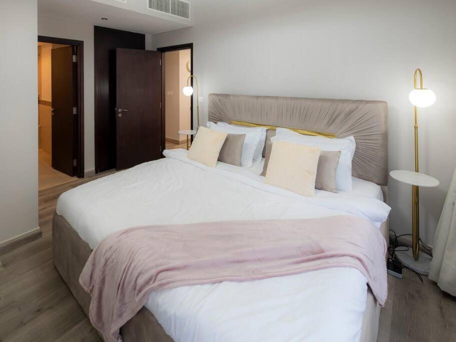 First Class 2Br With Full Burj Khalifa And Fountain View Dubai Eksteriør bilde